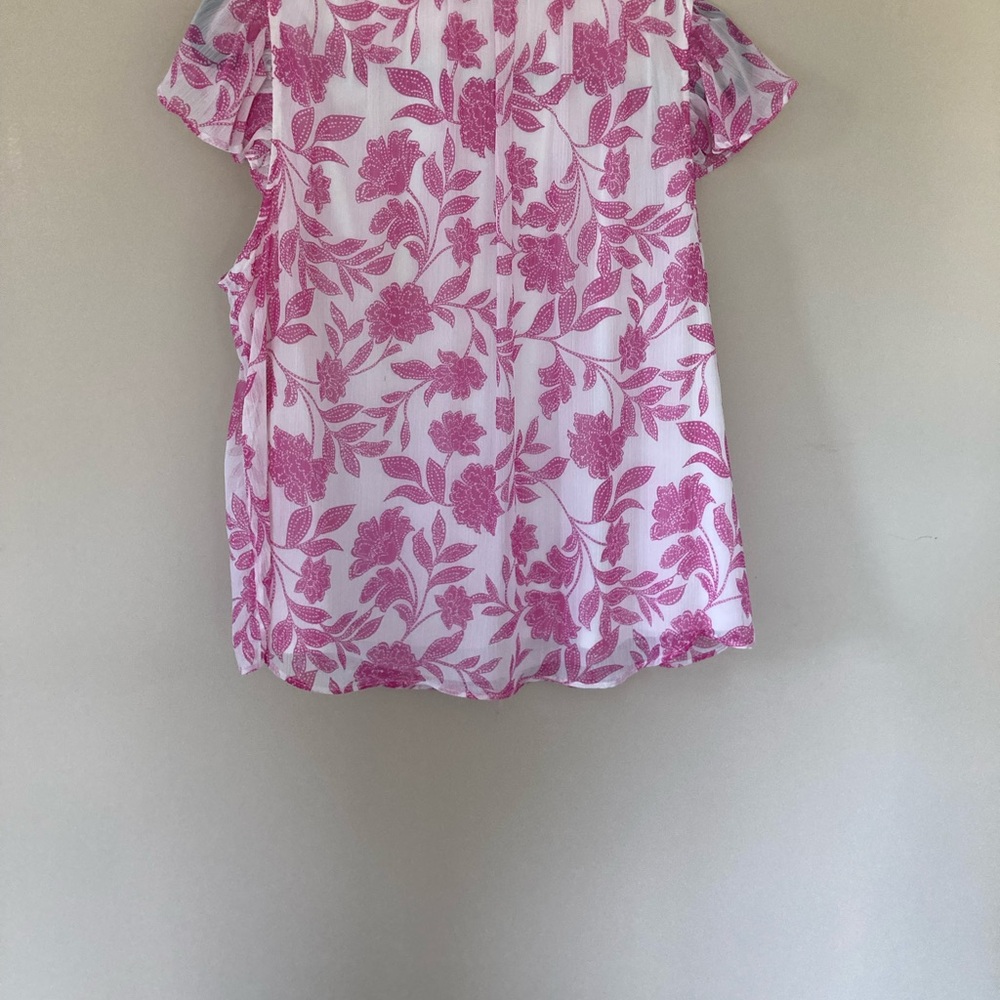 Pretty pink white top